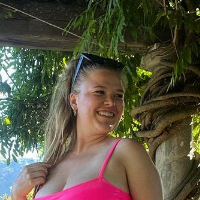 Bubbly Blonde Nagie