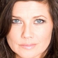 Daphne Zuniga Nagie