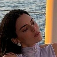 Kendall Braless Nagie