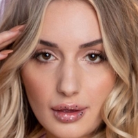 Milan Rose Nagie