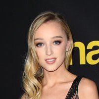 Phoebe Dynevor Nagie