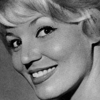 Tania Velia Nagie