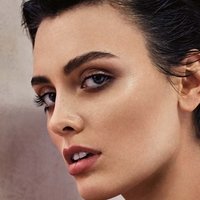 Wallis Day Nagie